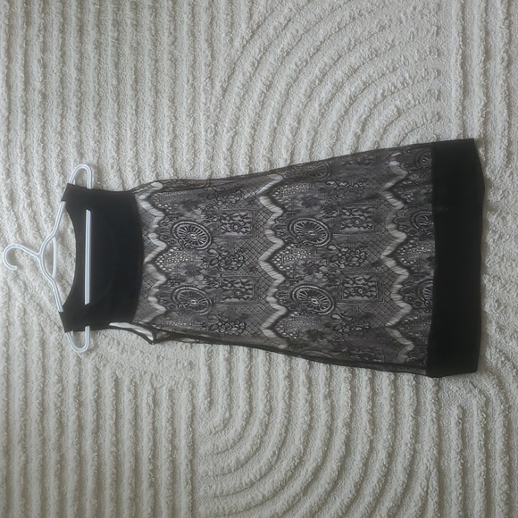 Lace dress - Picture 1 of 4